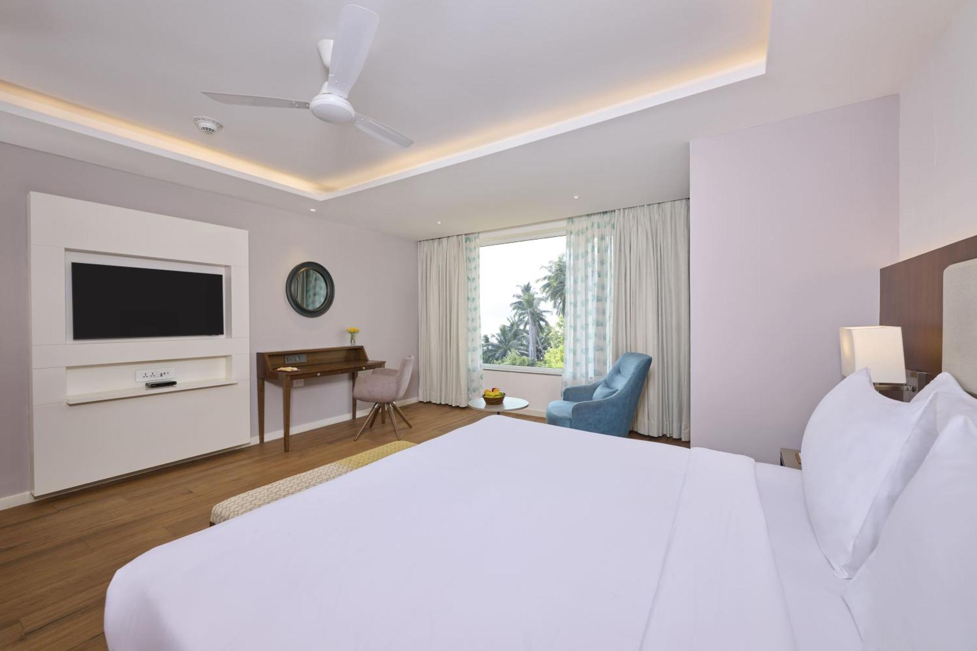 Golden Tulip Vagator Goa Hotel Exterior photo